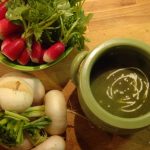 Soupe de fanes de radis et de navets
