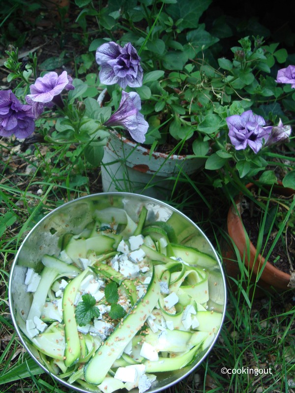 Tagliatelles de courgette pour une salade fraîcheur
