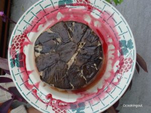 Charlotte d’aubergine au veau et son coulis de raisins