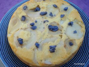 Fondant poires et violettes, un gâteau moelleux et savoureux