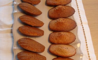 Madeleines au sureau, parfumées à la gelée de baies de sureau