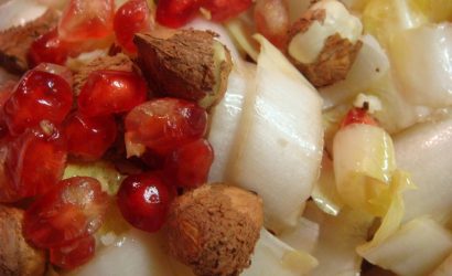 Salade d'endive revisitée : grenade, noisettes et huile d'Argan
