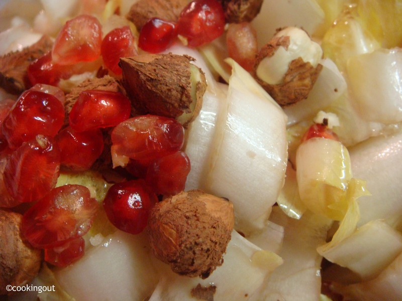 Salade d'endive revisitée : grenade, noisettes et huile d'Argan