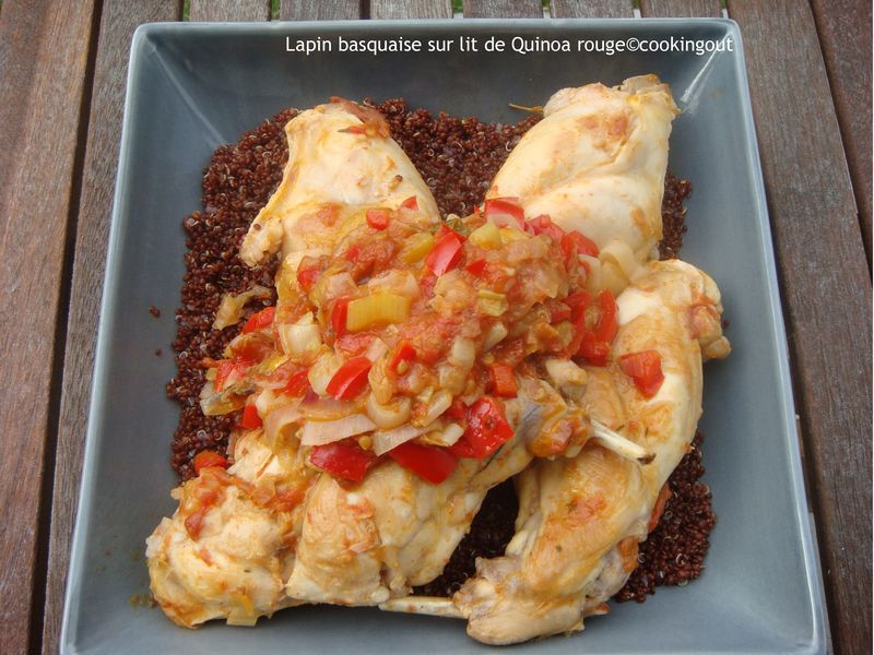 Lapin sauce basquaise sur lit de quinoa rouge