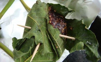 Figues cuites en papillote sans une feuille de figue avec du fromage