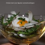 Recette de salade Chicken bowl avec légumes racines, tubercule de persil et pissenlits pour recycler les restes de poulet
