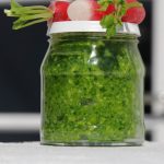 Pesto vert aux fanes de radis