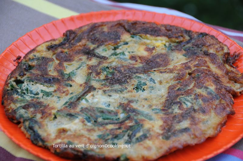 Tortilla au vert d'oignon pour une cuisine savoureuse et zéro déchet