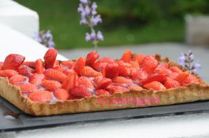 Tarte aux fraises parfumées à l'hibiscus