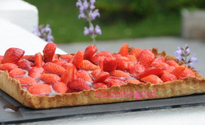Tarte aux fraises parfumées à l'hibiscus