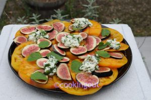 Salade de tomates ananas, figues, brousse et PAPALO