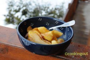 Pommes flambées à la chartreuse