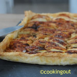 Tarte aux pommes épicée sur pâte feuilletée maison très facile