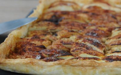 Tarte aux pommes épicée sur pâte feuilletée maison très facile