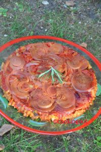 Tatin de poivron, tomates et oignons rouges