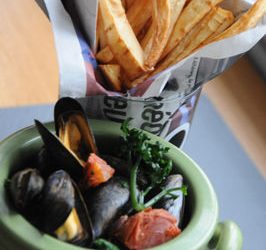 Moules au chorizo et ses frites de Panais