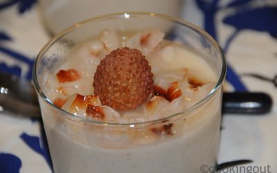 Panna cotta épicée au lait d'amande et litchis