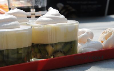 Triffle Kiwi et sureau et sa meringue au sureau. Une recette anglaise revisitée à ma façon et parfumée avec de l'essence de sureau