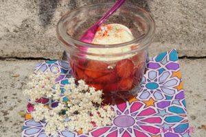 Salade de fraises au sirop de fleurs de sureau