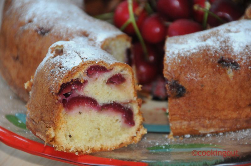 Gâteau moelleux aux cerises et rhum