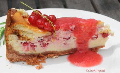 Cheese cake cuit groseille au coulis de fruits rouge et fraises blanches
