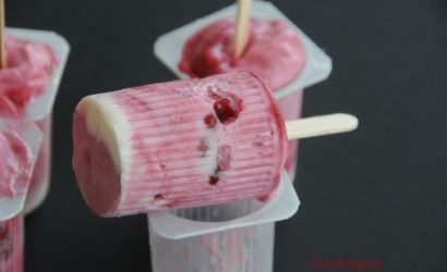 Frozen petits suisses en cylindres glacés aux fruits rouges