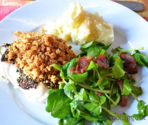 Cabillaud en crumble de pain d'épice, tubercules de cerfeuil et cresson