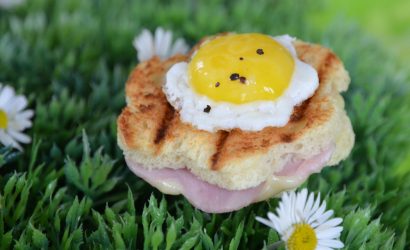 Croques lady pour un apéro pascal, minis bouchées avec un œuf de caille