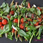 Asperges , rhubarbe et tomates cerises rôties au basilic et câpres