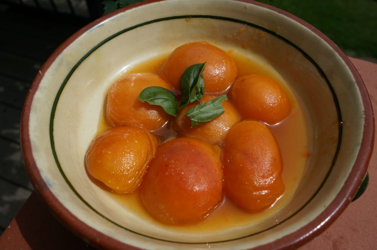 abricots cuits au Rivesaltes et flambé au Cointreau