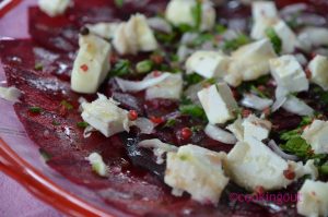 carpaccio de betterave au chèvre et à l’huile de noisette