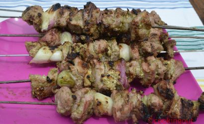 Brochettes d’agneau au sésame et zaatar d’inspiration mystique