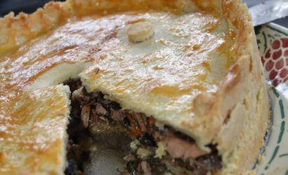 Tourte au sanglier et champignons pour mettre en valeur le sanglier