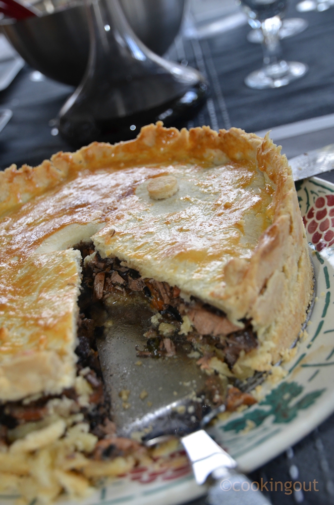 Tourte au sanglier et champignons pour mettre en valeur le sanglier