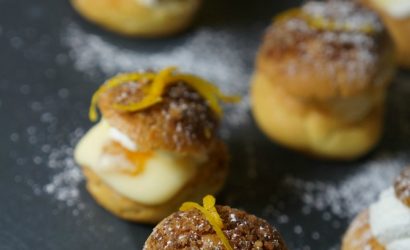 Choux croustillants avec une crème chantilly parfumée au yuzu