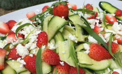 Salade de jeunes courgettes, fraises, féta et estragon