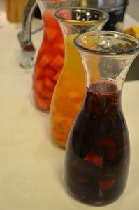 sangria rouge aux pêches et nectarines et son petit côté nordique