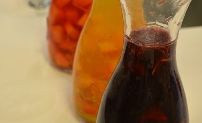 sangria rouge aux pêches et nectarines et son petit côté nordique