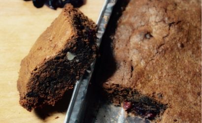 Brownie chocolaté aux canneberges et aux amandes