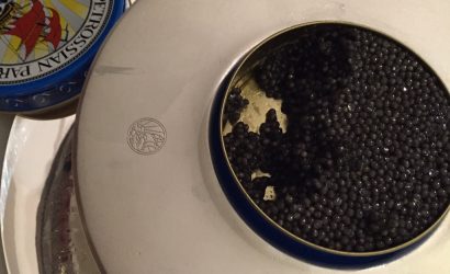 Le luxe de décembre habillé de noir : le caviar de chez Petrossian