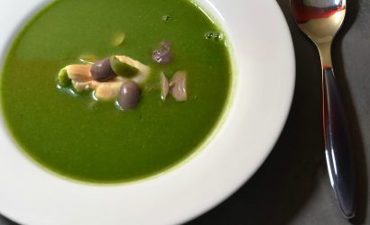 velouté de feuilles de blette à la burrata fumée et olives de kalamata