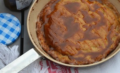 Crêpe soufflée à la banane et caramel au praliné pour la chandeleur