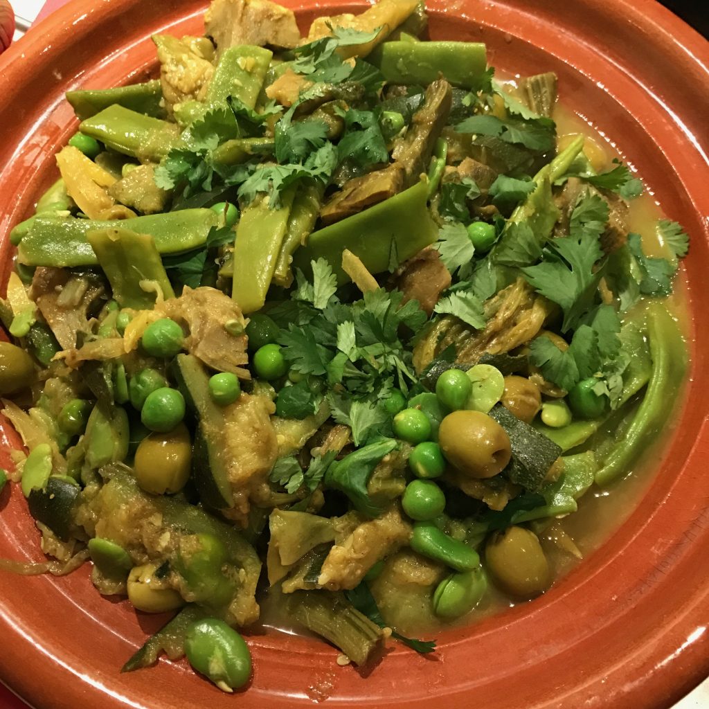 Tajine de légumes de printemps au citron confit et olives vertes