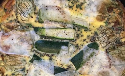 La frittata aux fleurs de courgettes et fromage de brebis