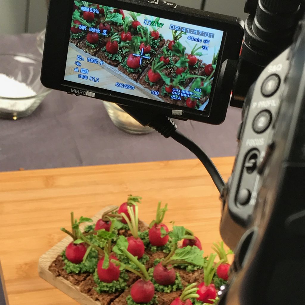 Photo de la prise vidéo how to de la recette de radis potager pour Rustica