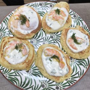 blinis aux crevettes et yaourts