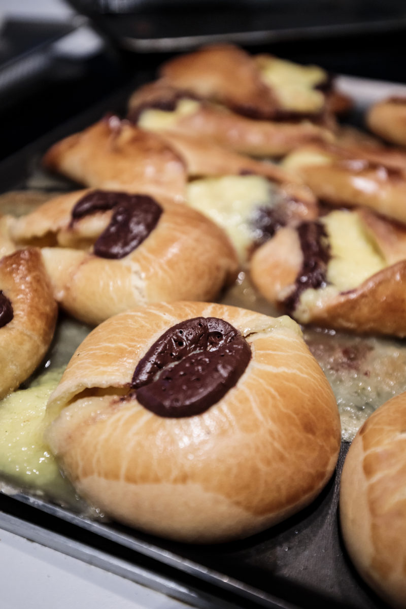 Fastelavnsbulle, brioches danoises pour la traditions du mardi gras en Scandinavie avant le carème