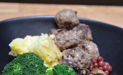 köttbullar boulettes de viande à la suédoise avec pommes de terre et brocolis