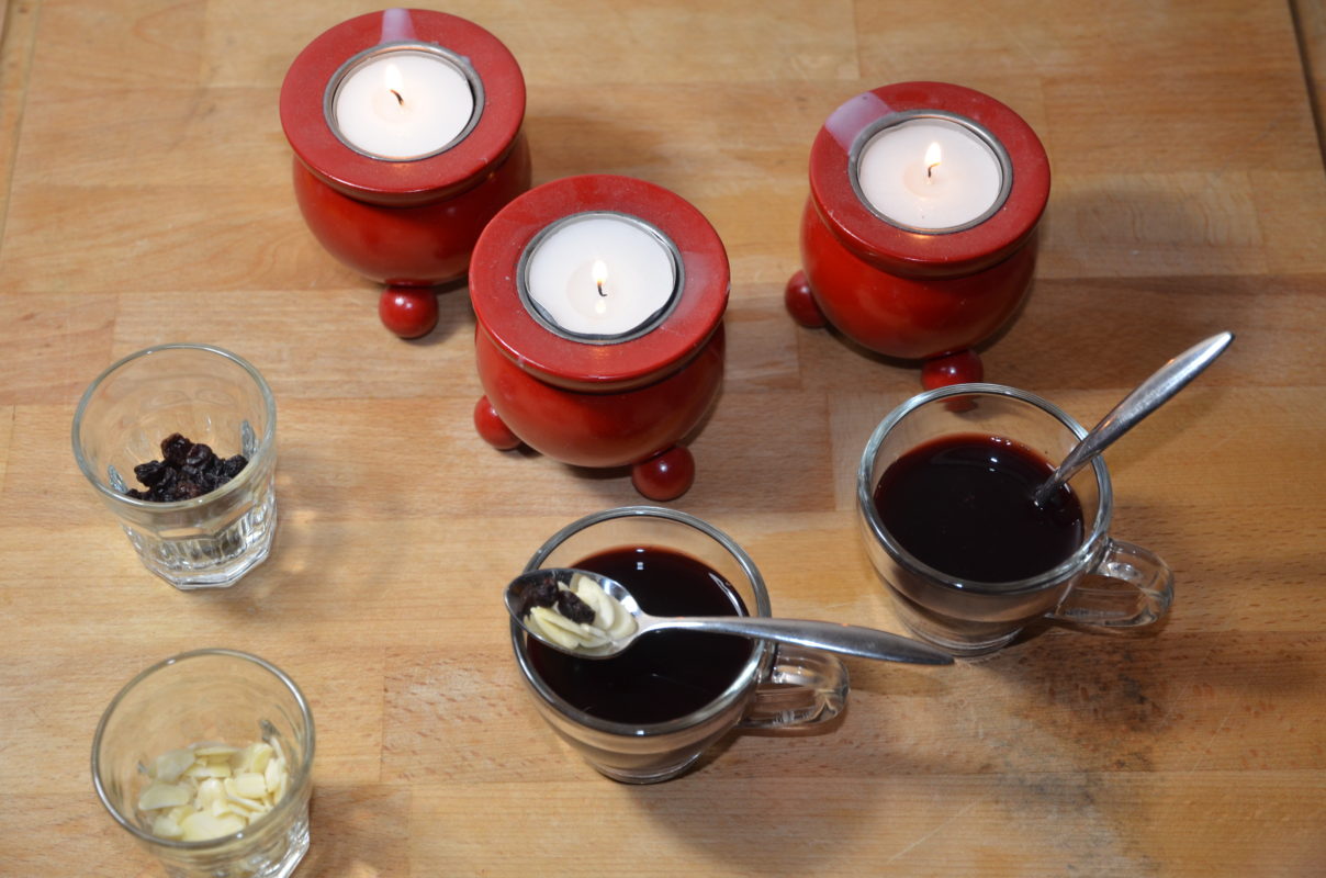 le glögg de Sankta Lucia ou le vin chaud servi pendnat la fête de la sainte lucie