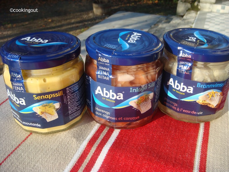 Harengs marinés ou sills de la marque Abba pour des entrées suédoises